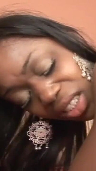 Sexy Ebony Babe Gives a Great BlowJob and Fuck to a Hung Stud