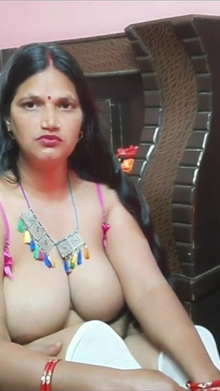 Bra Panty Wali Meri Padoshan Ko Garam Kiya